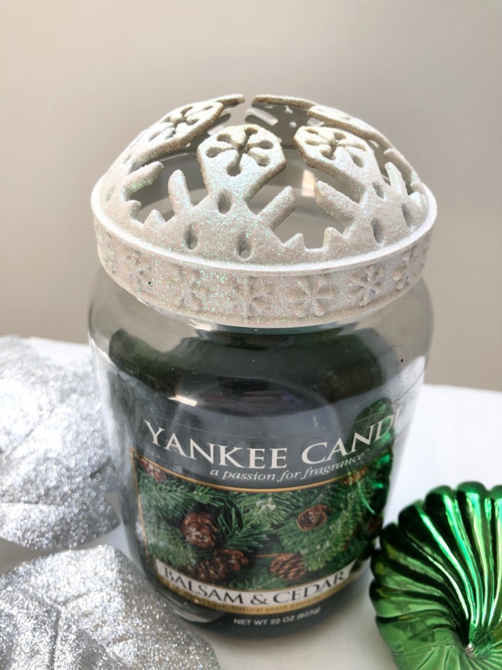 Yankee Candle Retired White Glistening Snowflake Illuma-Lid Candle Jar Topper